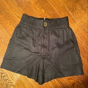 & Other Stories NWT black shorts in a size 2